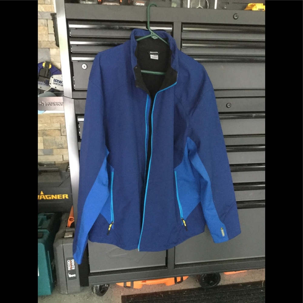 Champion XL Men’s lightweight jacket.